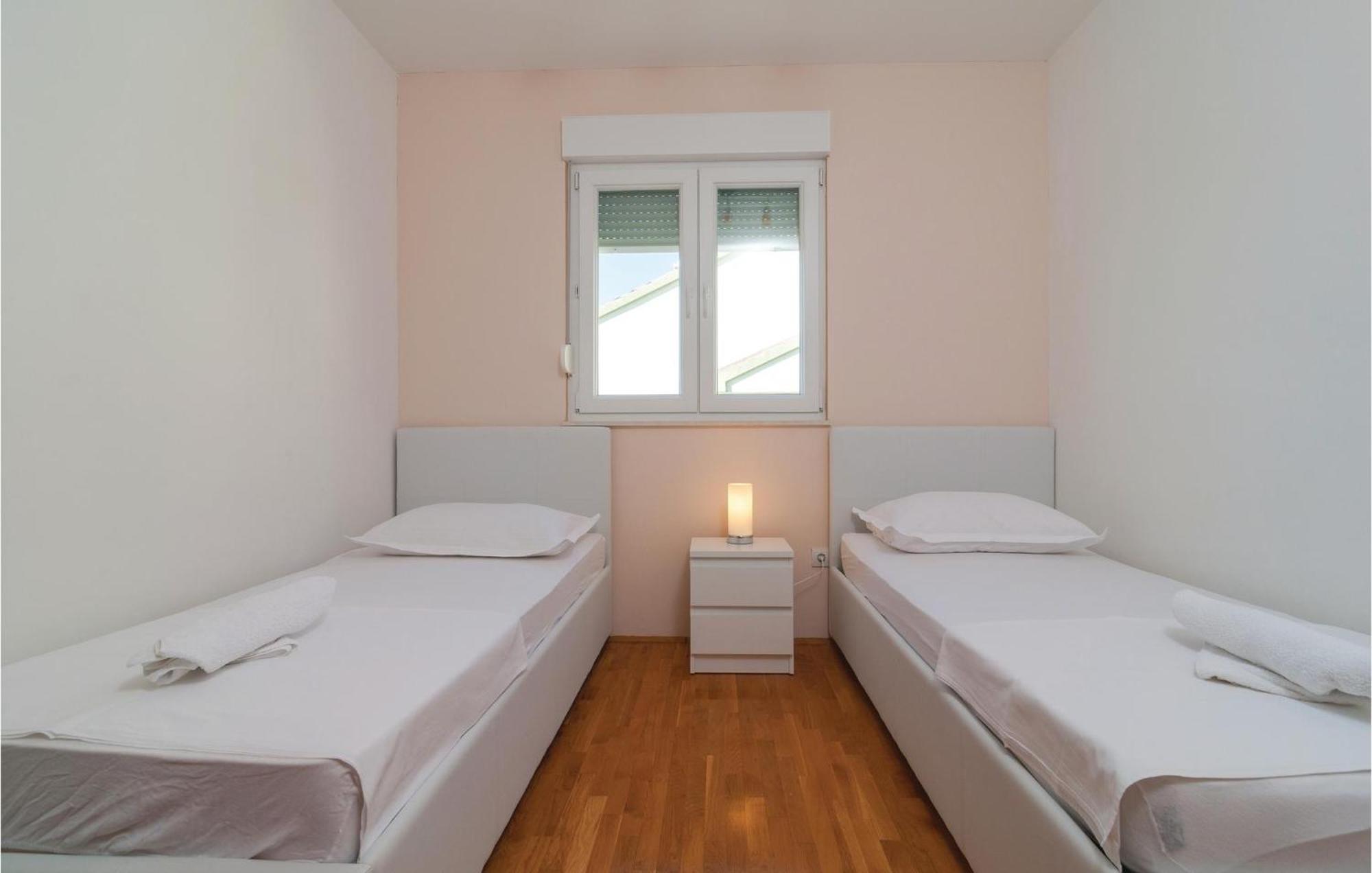 Nice Apartment In Omis With House Sea View Exterior foto